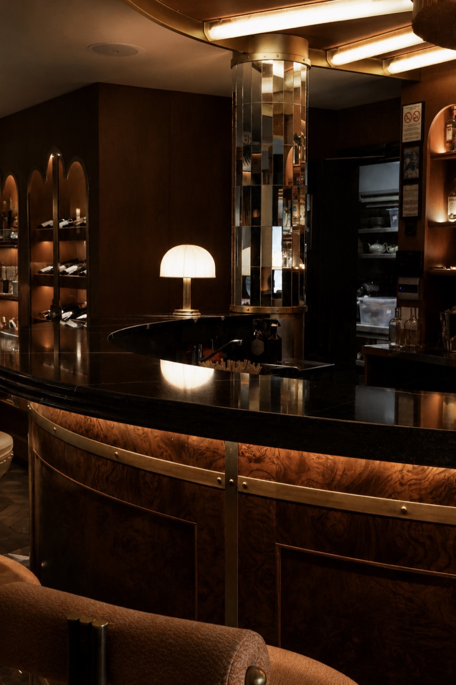 Comptoir de bar, laiton et bois sombre, BDM